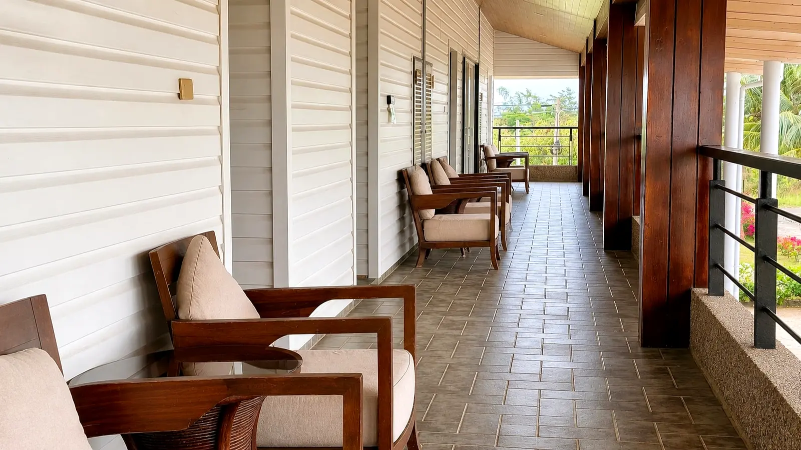 Reception & lounge corridor