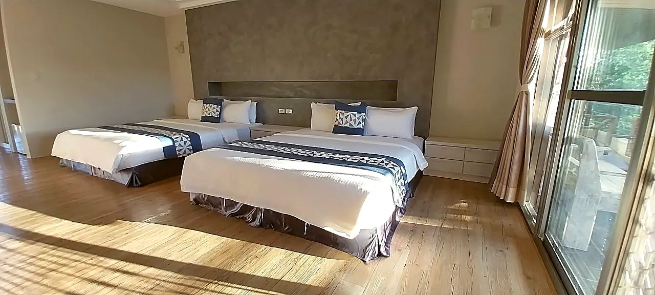 Room 205 — Quad (Ocean Blue) photo 2