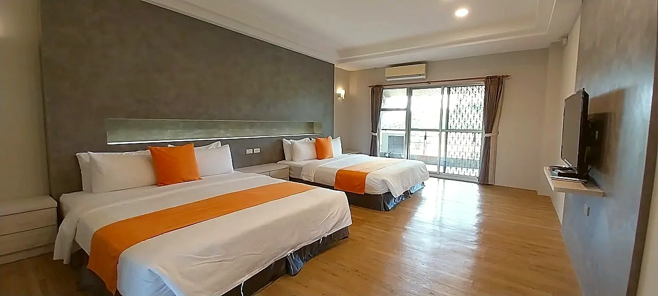 Room 205 — Quad (Ocean Blue) photo 3
