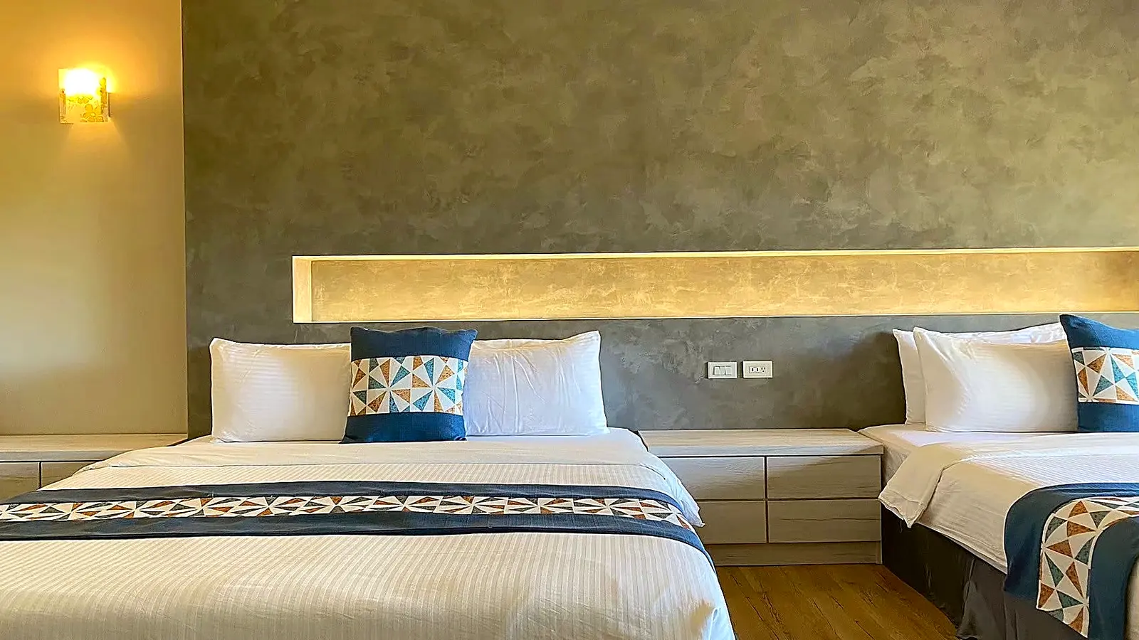 Room 205 — Quad (Ocean Blue) photo 5