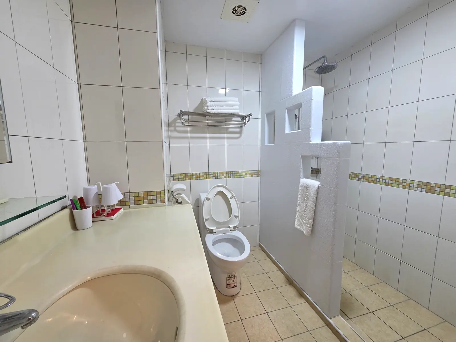 Room 205 — Quad (Ocean Blue) photo 6